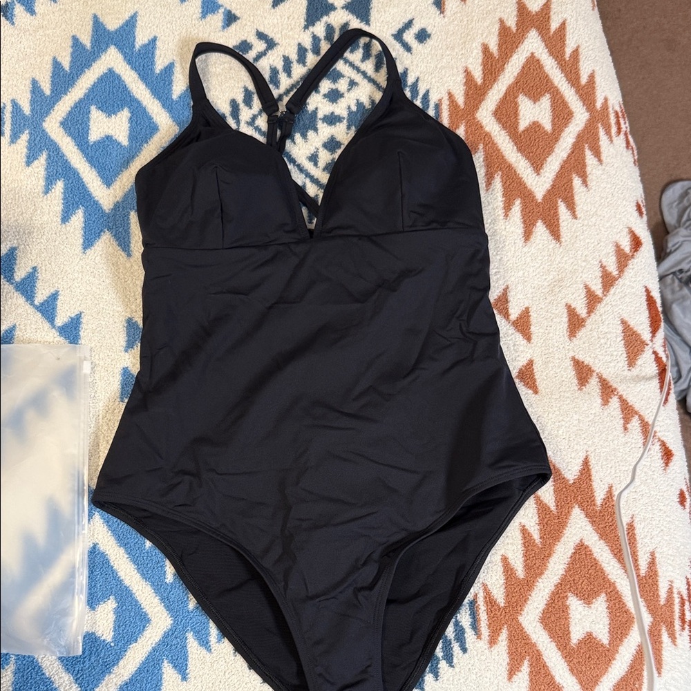 Cupshe Black One-Piece Swimsuit slimming
